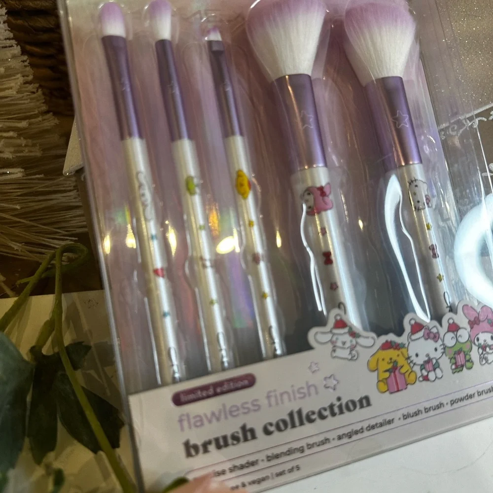 Hello Kitty and friends X Creme shop flawless finish brush collection keroppi - Picture 6 of 8